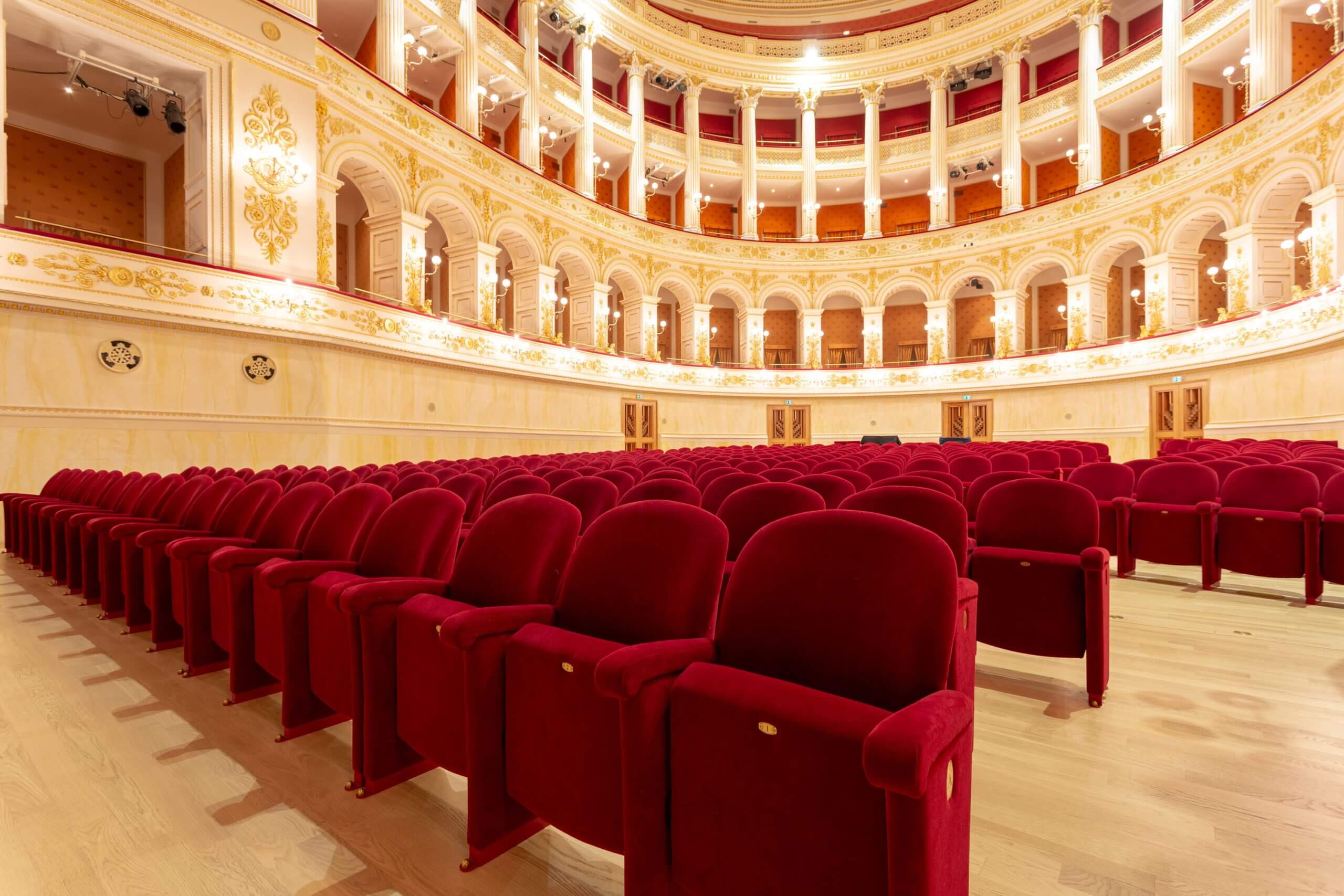 Poltrone moderne Teatro Galli