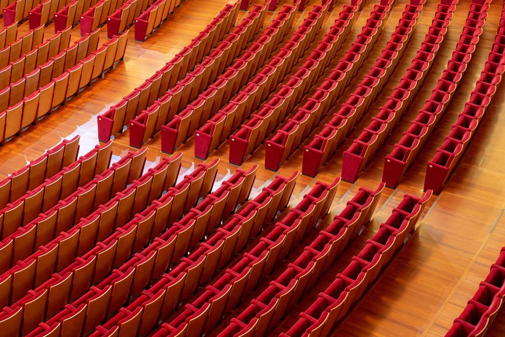 Sedie per teatri e sale conferenze